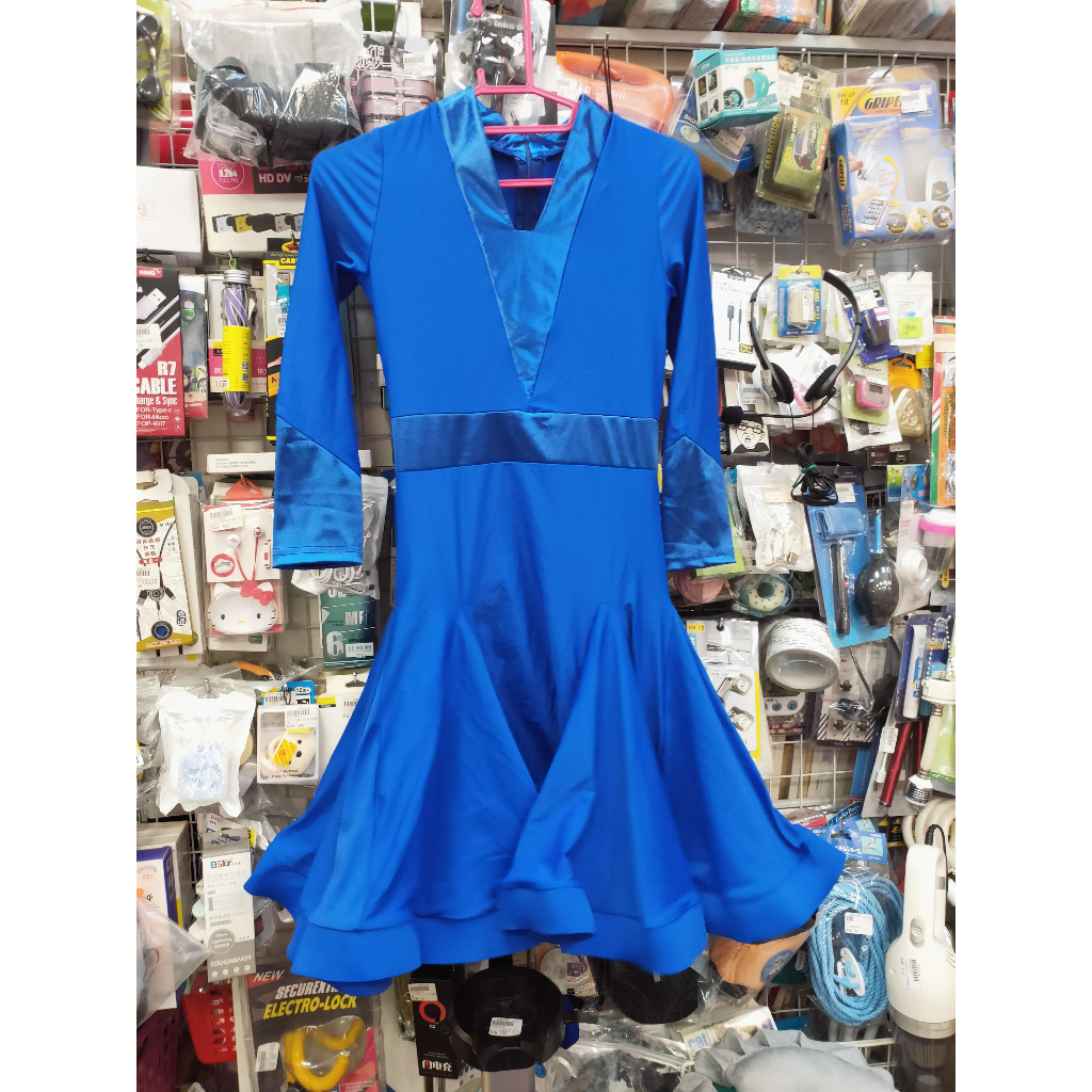 大戶百貨 二手衣 表演 舞台 寶藍色長袖 V領 蓬蓬裙 洋裝 禮服 適合M號的美女