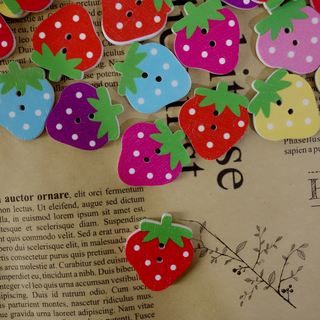 §木扣§草莓水果彩色木扣裝飾鈕扣21MMX24MM