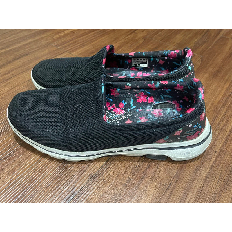 [二手］ Skechers  GO WALK 5 - FLOWERY 尺寸US9