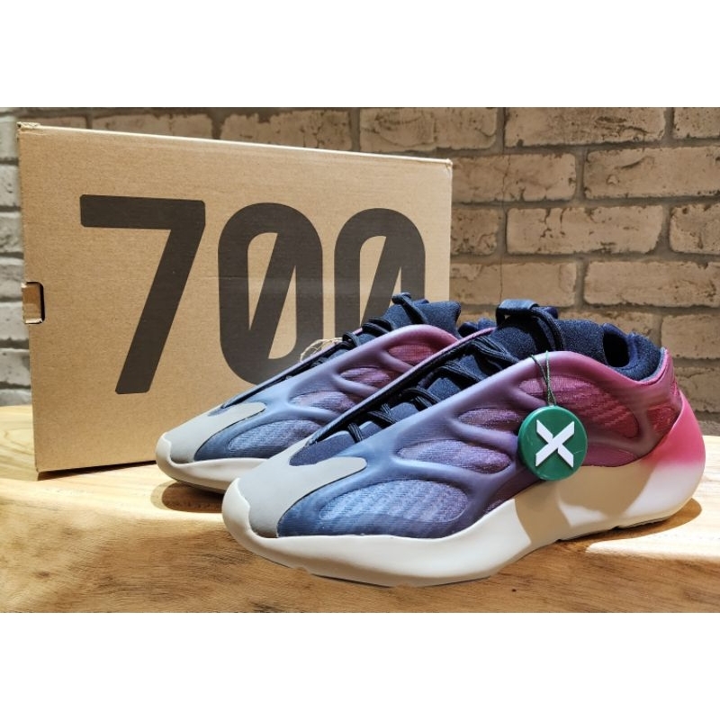 [StockX認證] Adidas Yeezy 700 Fade Carbon