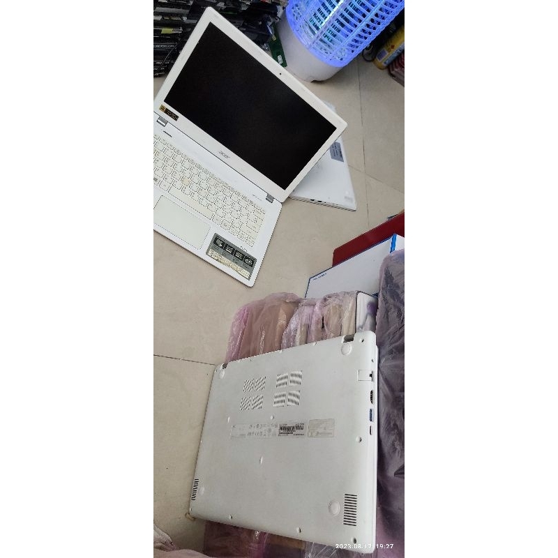 宏碁 Acer v3-372-55ku i5-6200 8g 1t 右邊USB無法使用 左邊正常