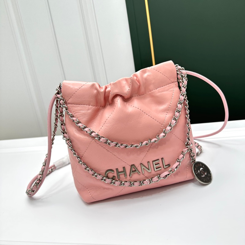 甜衣貴。二手商品。Chanel 香奈兒23c春夏秀场mini皮绳双链条垃圾袋設計粉色銀鏈銀字