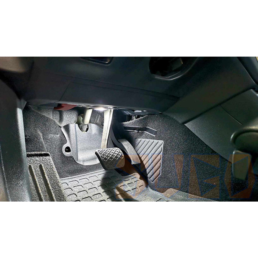 SUGO汽車精品 賓士 BENZ CLA-CLASS/C117 X117 (13~18年) 專用腳底LED燈