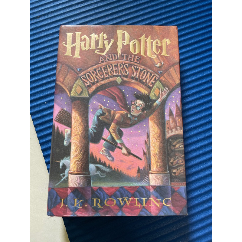 Harry Potter and the Sorcerer's Stone 哈利波特 :神秘的魔法石 原文小說