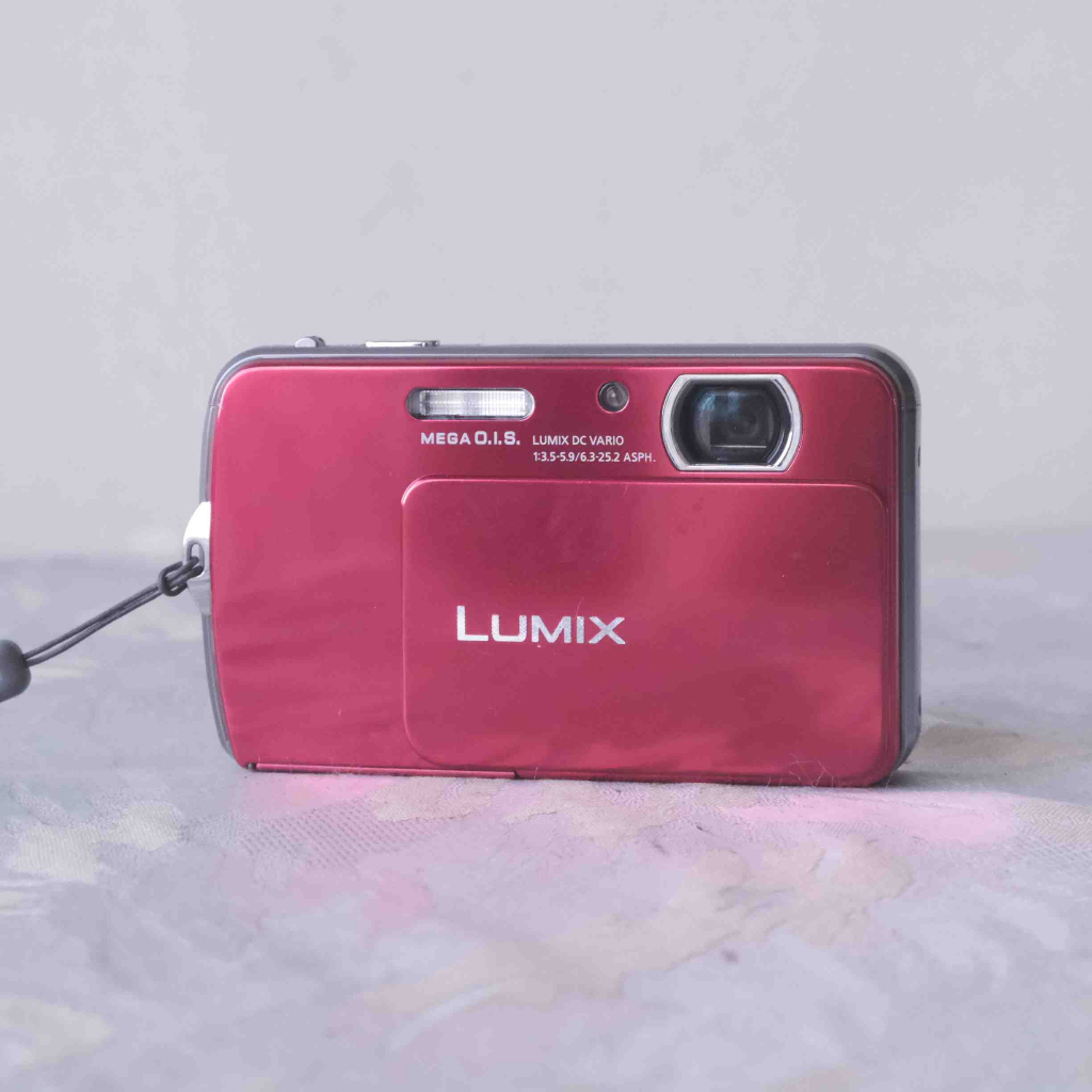 Panasonic Lumix DMC-FP7  早期 CCD 數位相機 (滑蓋 名片機)