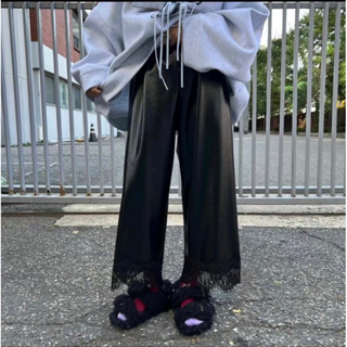 MiA （現貨）韓國製造 皮褲拼接蕾絲下擺 彈性休閒褲 現貨