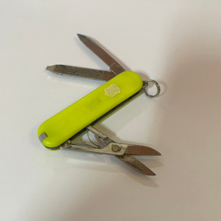 ［沐沐屋］victorinox 維氏 經典七用 Classic SD 瑞士刀 螢光綠 0.6223