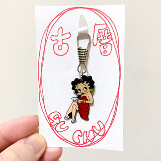 「古厝GU CHU」貝蒂娃娃Betty Boop看書📖金屬吊飾 絕版 早期 復古 懷舊 老物