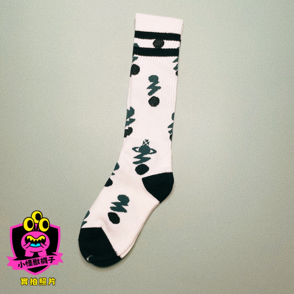 小怪獸襪子⛹🏽‍♀️台灣現貨-日本🇯🇵 Vivienne Westwood全棉土星中筒襪 男女皆可 運動休閒健身襪