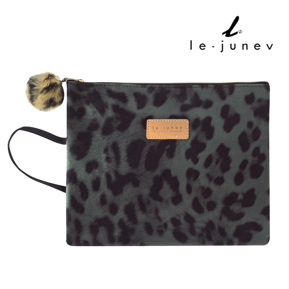 le-junev / L1038-BLACK / 韓國製 絨毛吊飾 豹紋麂皮手拿包-藍灰色