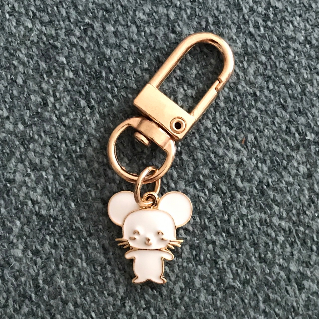 🔥新款🔥DIY創意 小老鼠 白老鼠 鼠 吊飾 耳環 服飾配件 項鍊 背包掛飾 鑰匙圈 配件 airpods