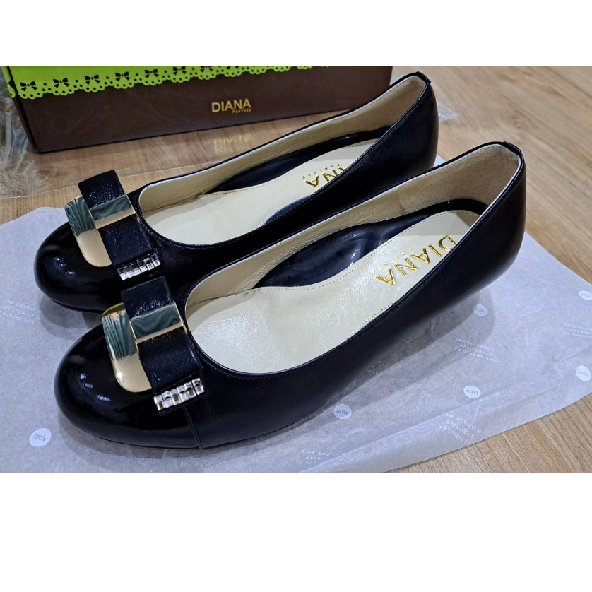 [全新] 專櫃女鞋 DIANA  蝴蝶結黑色真皮低跟鞋 (尺寸: 23號 版型偏大)