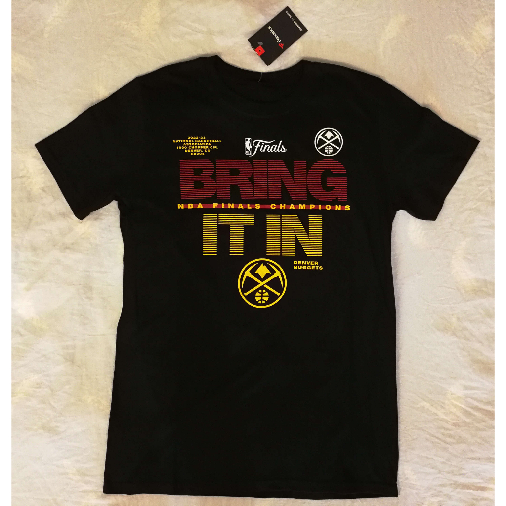 (冠軍特價) Fanatics NBA 丹佛金塊 2023 總冠軍「Bring It In」紀念短T (黑)