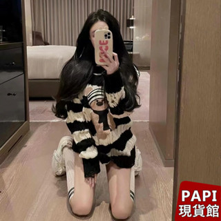 抓破條紋熊針織上衣【8887】PAPI女裝批發 秋冬新款韓系INS休閒百搭氣質撞色長版長袖上衣 圓領針織衫 針織毛衣女