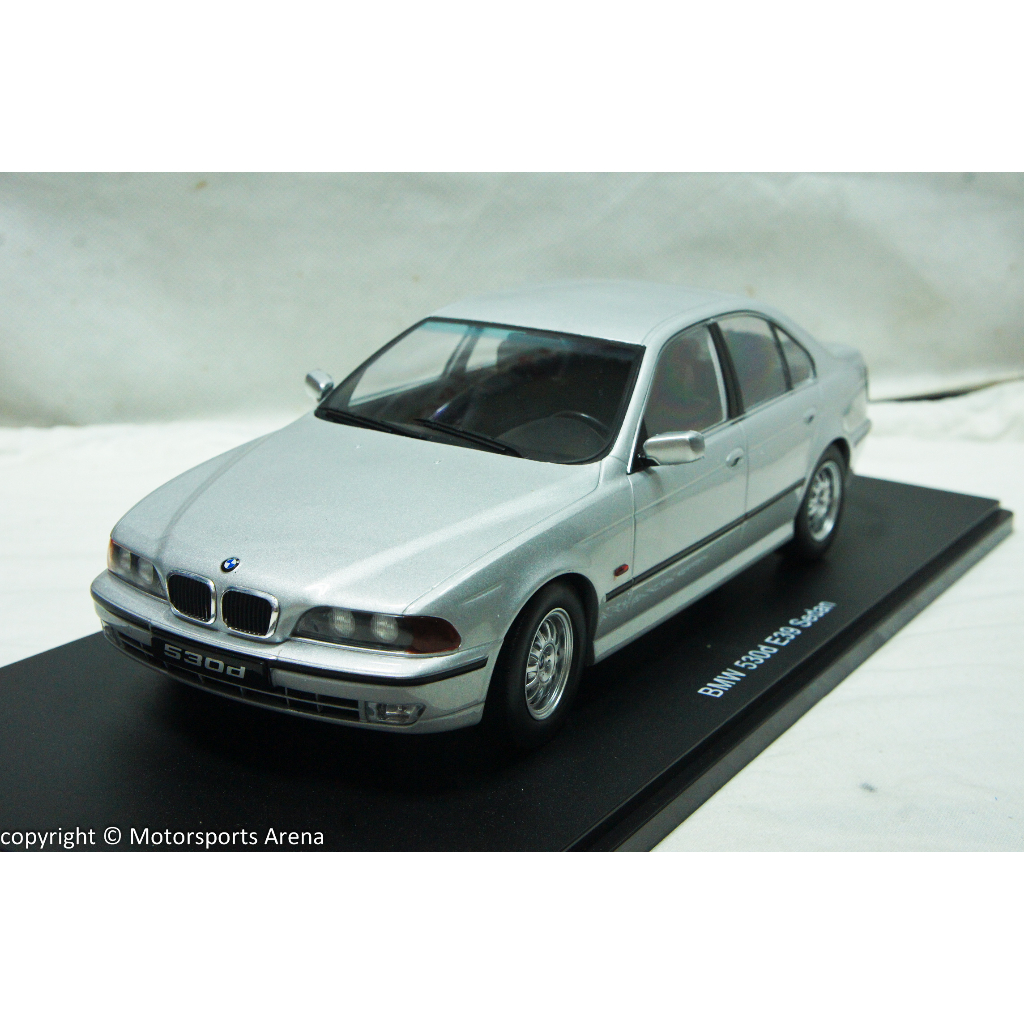 【現貨特價】1:18 KK-Scale BMW 530d E39 limousine 1995 銀色