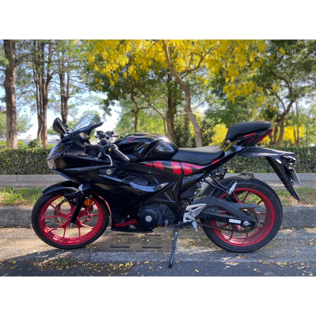 SUZUKI GSX-R150 二手檔車中古車配合全額.超額.學生貸款強力過件白牌黃牌紅牌仿賽街車大型重機滿18即可辦理