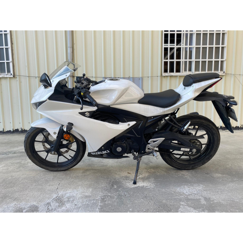 SUZUKI GSX-R150 二手檔車中古車配合全額.超額.學生貸款強力過件白牌黃牌紅牌仿賽街車大型重機滿18即可辦理