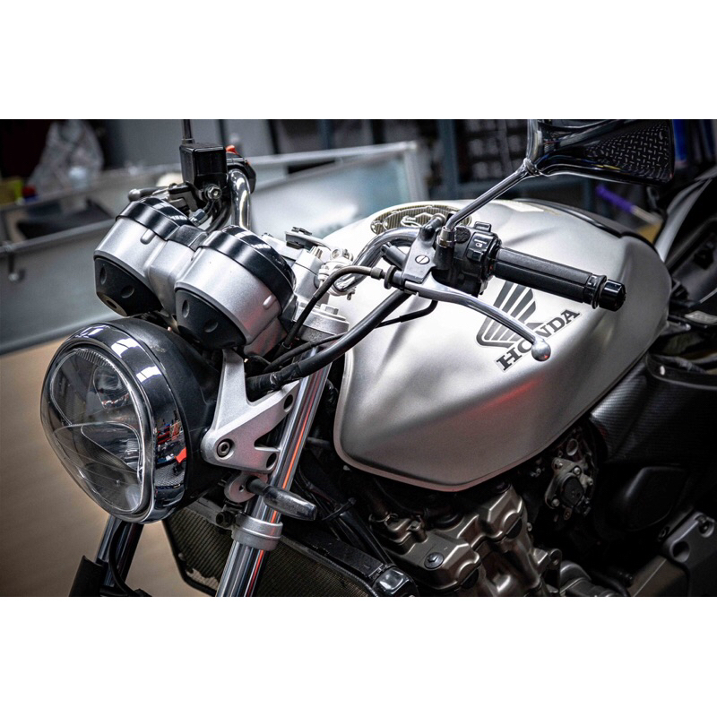 Honda CB600F Hornet 本田中黃蜂-紅黃白牌
