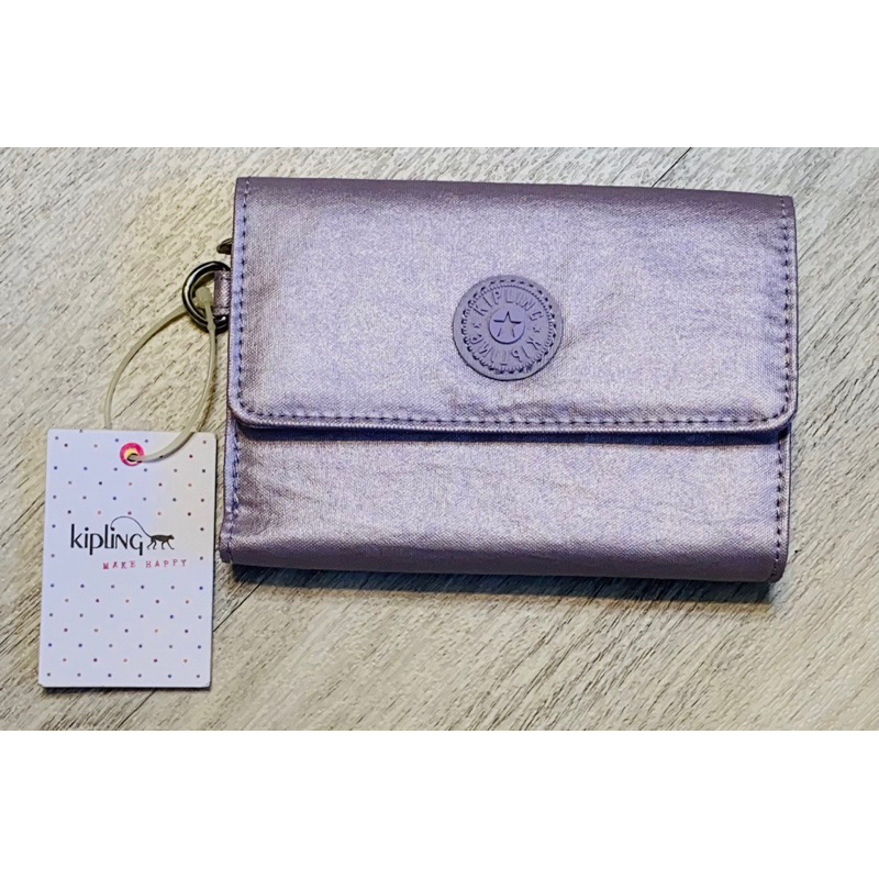 kipling 猴子包 金屬紫色 AC3710 輕便防水多卡位三折短夾中夾錢包 短款磁扣錢夾 手拿包 零錢包
