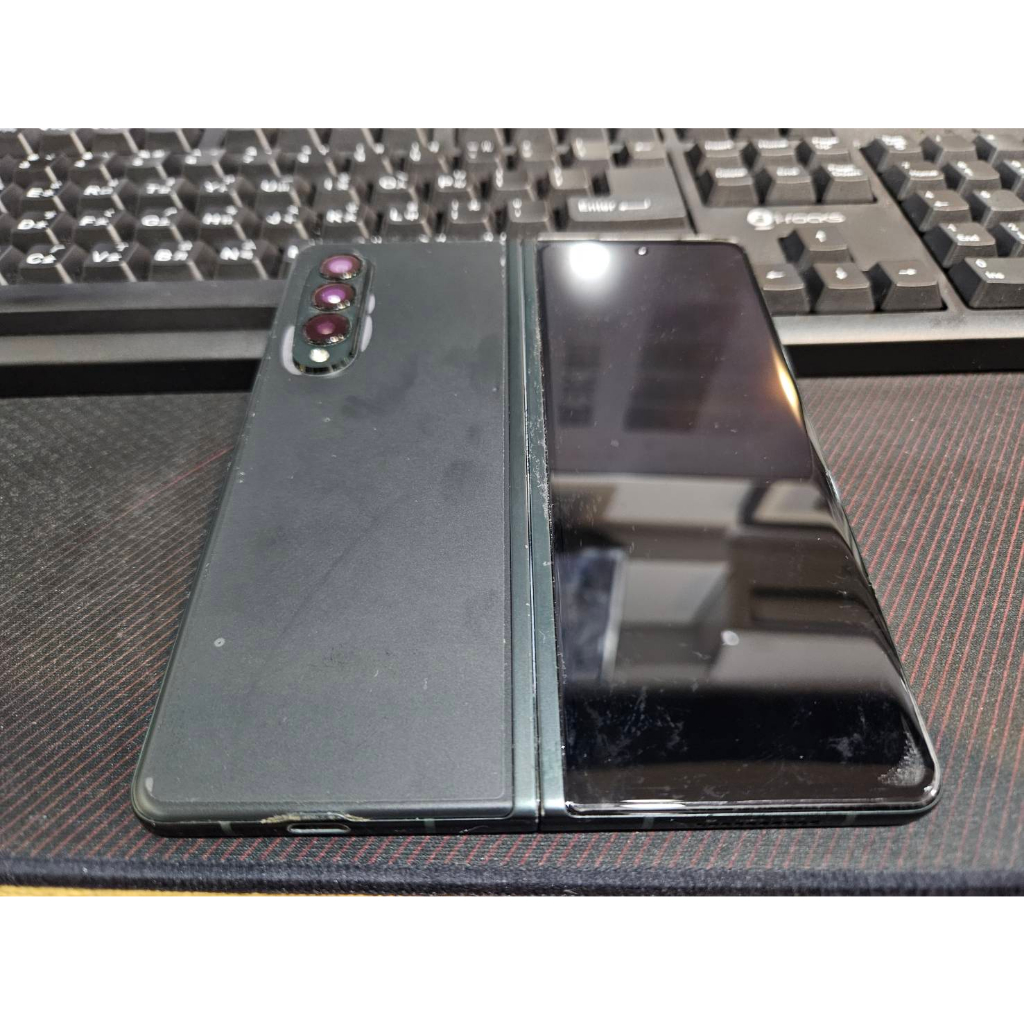 桃園低調的奢華:SAMSUNG Galaxy Z Fold3 5G 512GB.功能正常.正常使用痕跡.送一堆手機殼給你