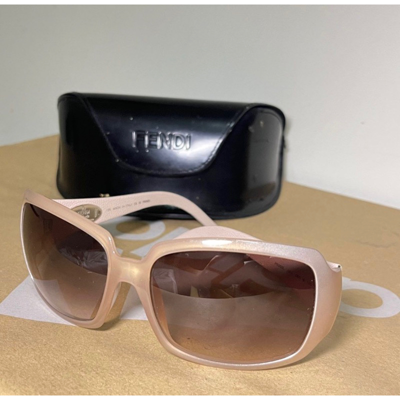 Fendi 粉色皮革墨鏡/太陽眼鏡