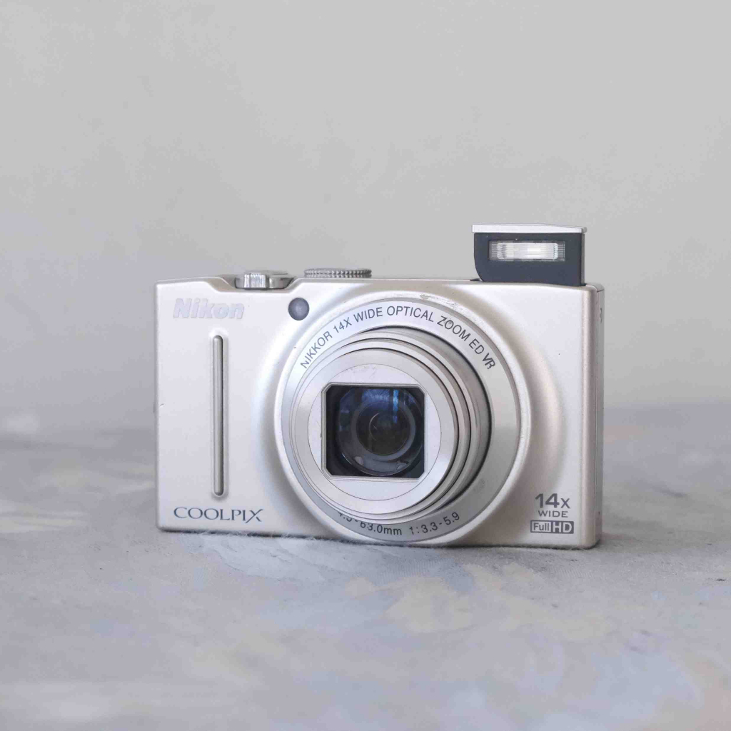 Nikon CoolPix S8200 早期 CMOS 數位相機 (內建顏色濾鏡以及底片效果 14倍變焦)