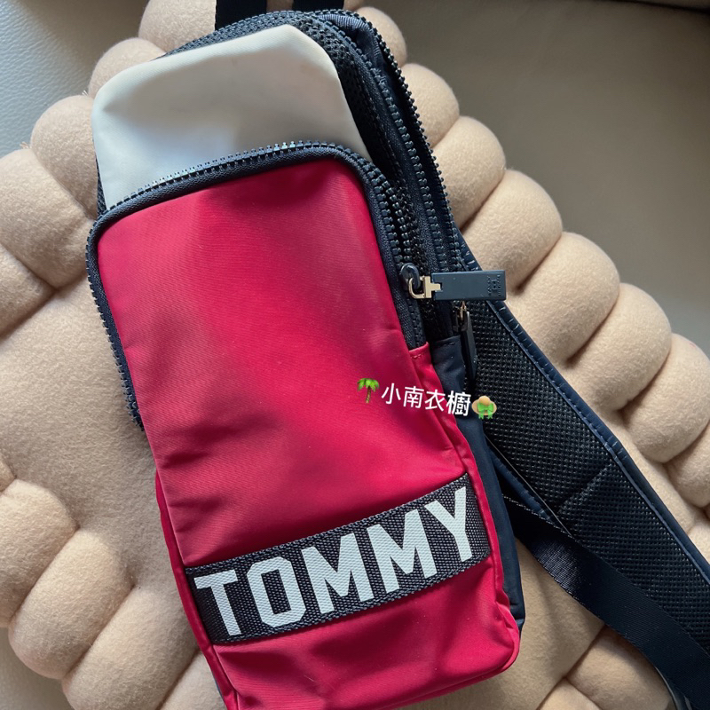 小南* 美國帶回🇺🇸TOMMY HILFIGER 拉鍊胸包腰包 登山健行出國隨身包