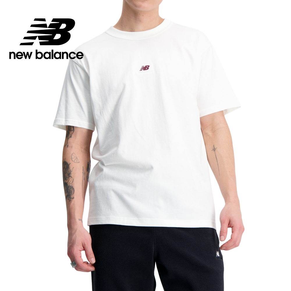 【New Balance】 NB 圓領刺繡NB短袖上衣_男性_象牙白_AMT31504SST