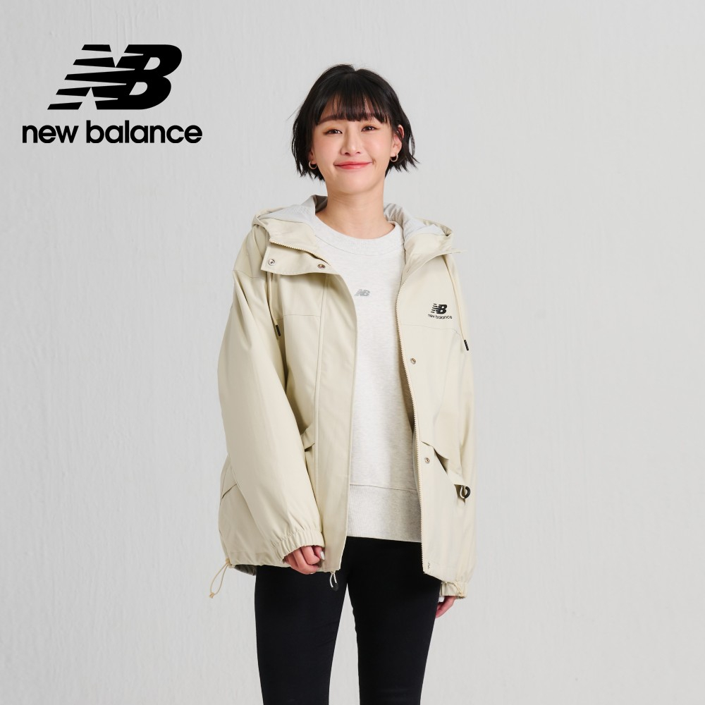 【New Balance】 NB SDS拉鍊口袋連帽外套_女性_杏白色_AWJ33314BE