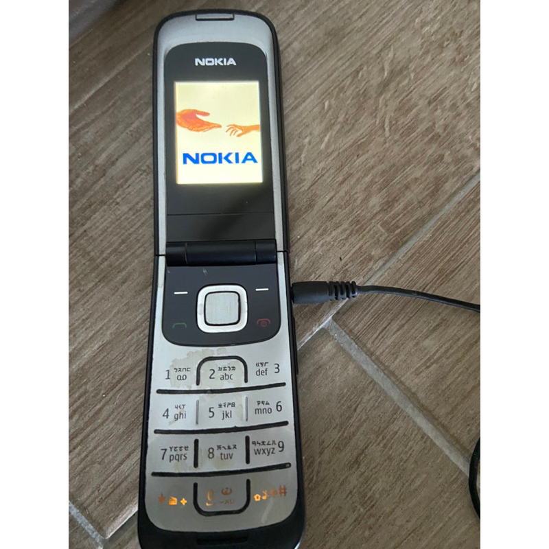 NOKIA 2720a-2 黑/近全新 老人機 兵役機 附充電器+再加原廠新電池一組