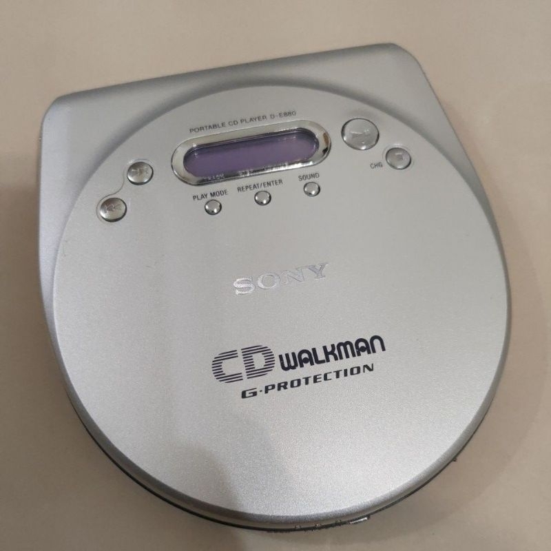 SONY WALKMAN  D-E880 CD隨身聽 電池播放偶發暫停1秒 變壓器正常  當維修零件機出售