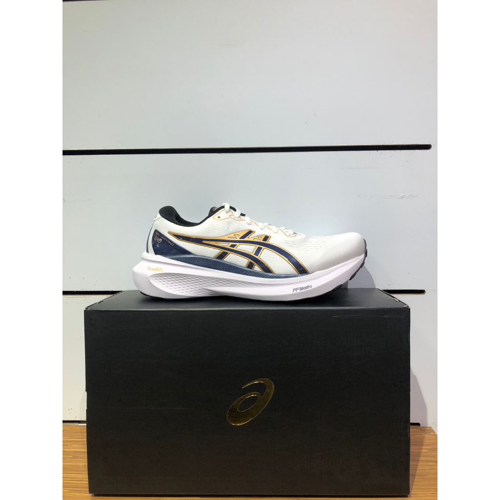 【ASICS】GEL-KAYANO 男款 30週年紀念 白金版慢跑鞋1011B764-100