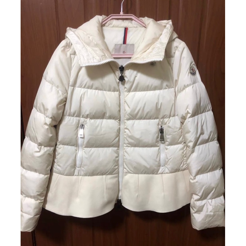 客訂下標～Moncler nesea 白色 2號 羊毛荷葉裙擺短款連帽羽絨外套 九成新 二手正品