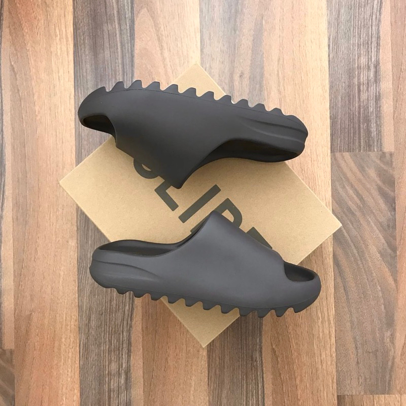 〖LIT-select〗Adidas Yeezy slide by Kanye West Soot 拖鞋 初代 光滑面