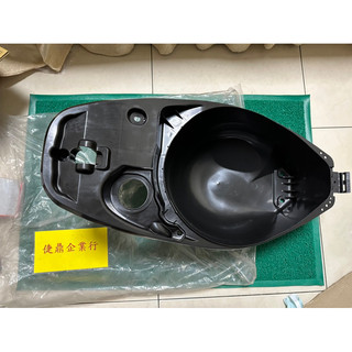 Suzuki 原廠 鐵拳125 V125 ADDRESS(SS版) 馬桶 置物箱 料號：92211-04J00-000