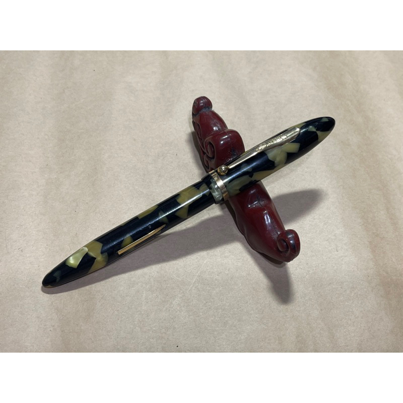 西華平衡黑底米黃塊（大）鋼筆，筆長約13.5公分，14K/5號尖，拉桿上墨，吸墨正常。絕版美筆。