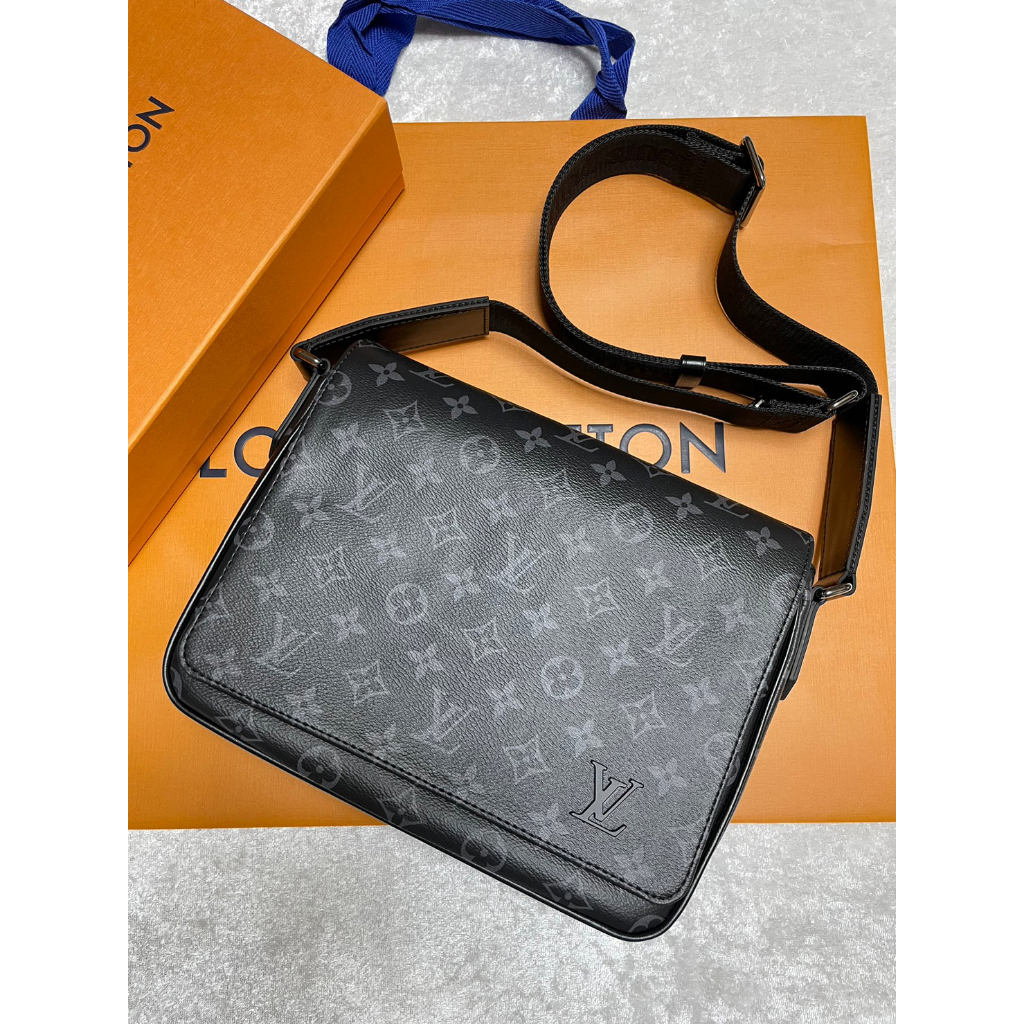 Louis Vuitton DISTRICT 2022-23FW Monogram Street Style 2WAY Leather  Crossbody Bag (M46255)