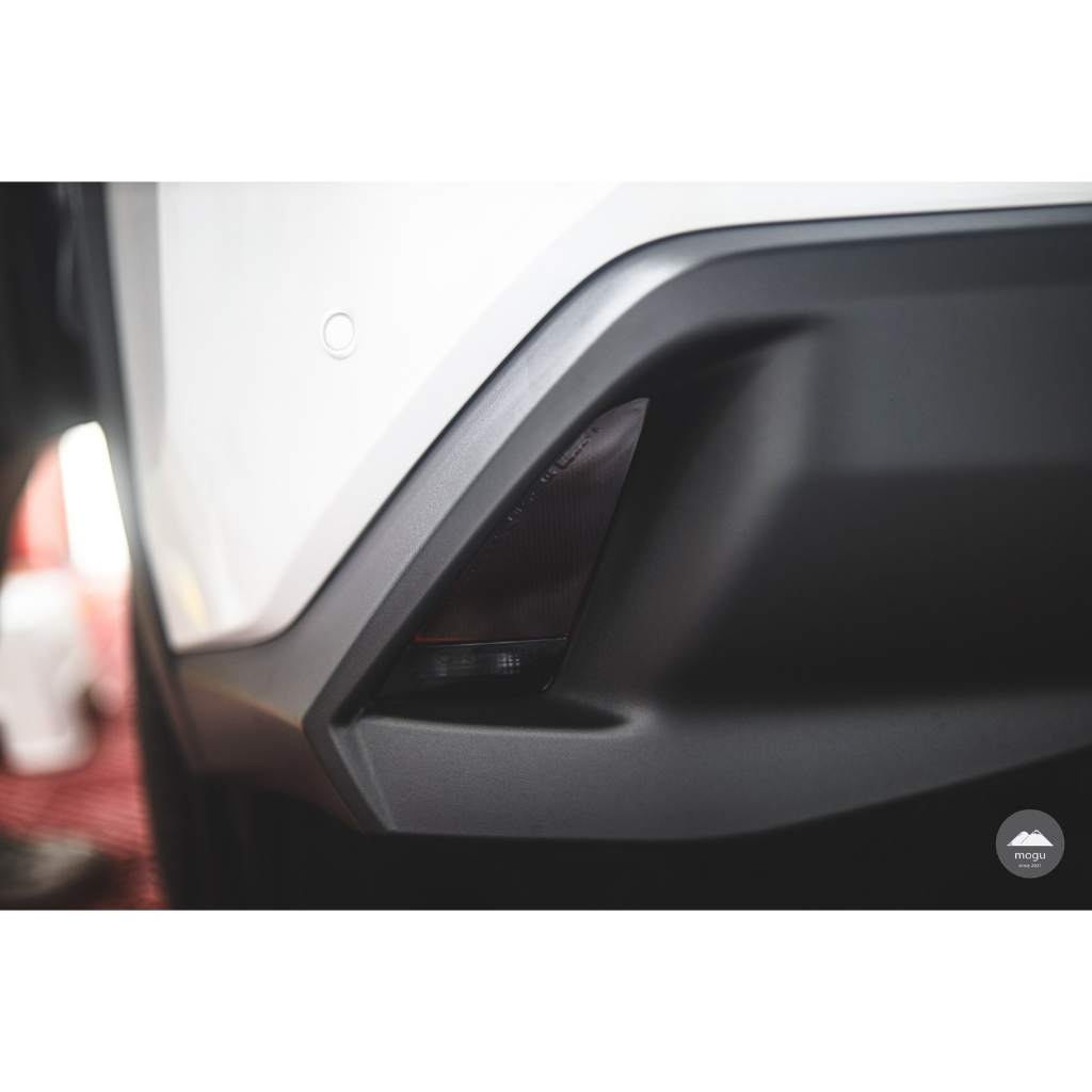 [膜谷包膜工作室] Lexus UX 後下反光片/倒車燈 犀牛皮 (一對) 保護膜 電腦裁切