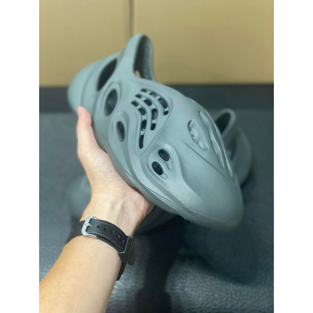 {現貨} adidas og Yeezy Foam Runner "Carbon" IG5349 黑灰 洞洞鞋