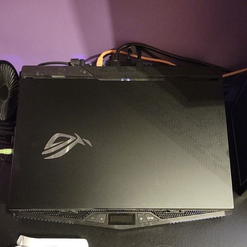 售（九成新）ASUS ROG STRIX SCAR G733QM R9-5900HX RTX3060(潮魂黑）只限面交