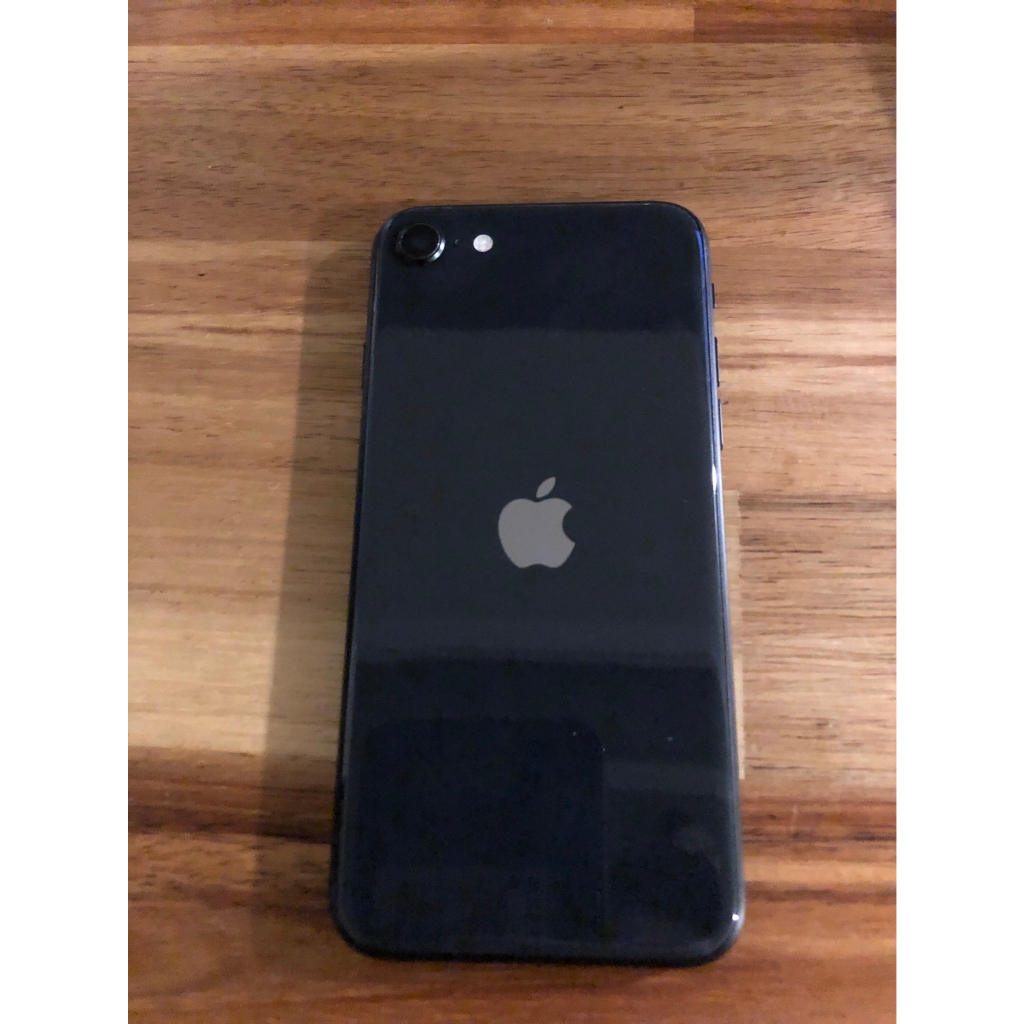 iPhone SE 2 2020 128gb 黑 “完全沒摔過” 四邊與被蓋9.9成新，螢幕沒刮痕 電池80%