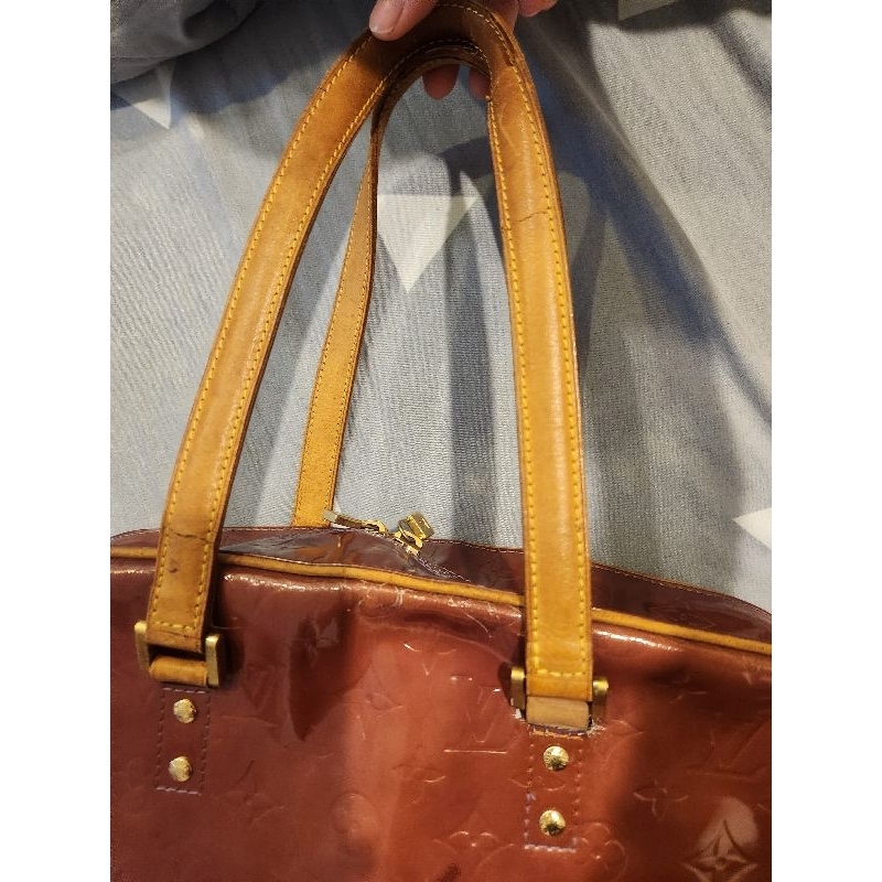 LV 焦糖色漆皮拖特包 行李包 整體外部漂亮 內裡氧化不影響使用 背帶需自行整理 當零件包便宜賣