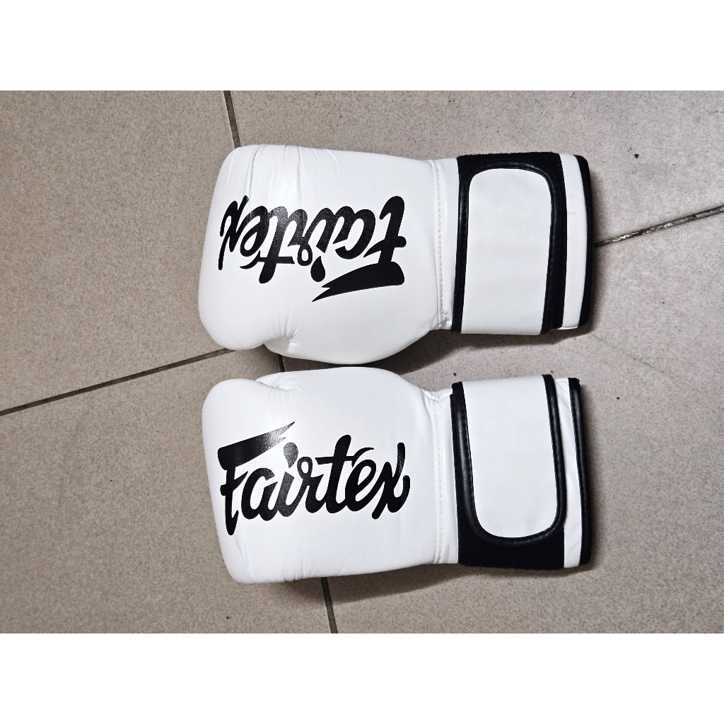 *歲末清雜物，出價就賣* Fairtex 14oz 泰拳手套 真皮 乳膠內膽 訓練保護