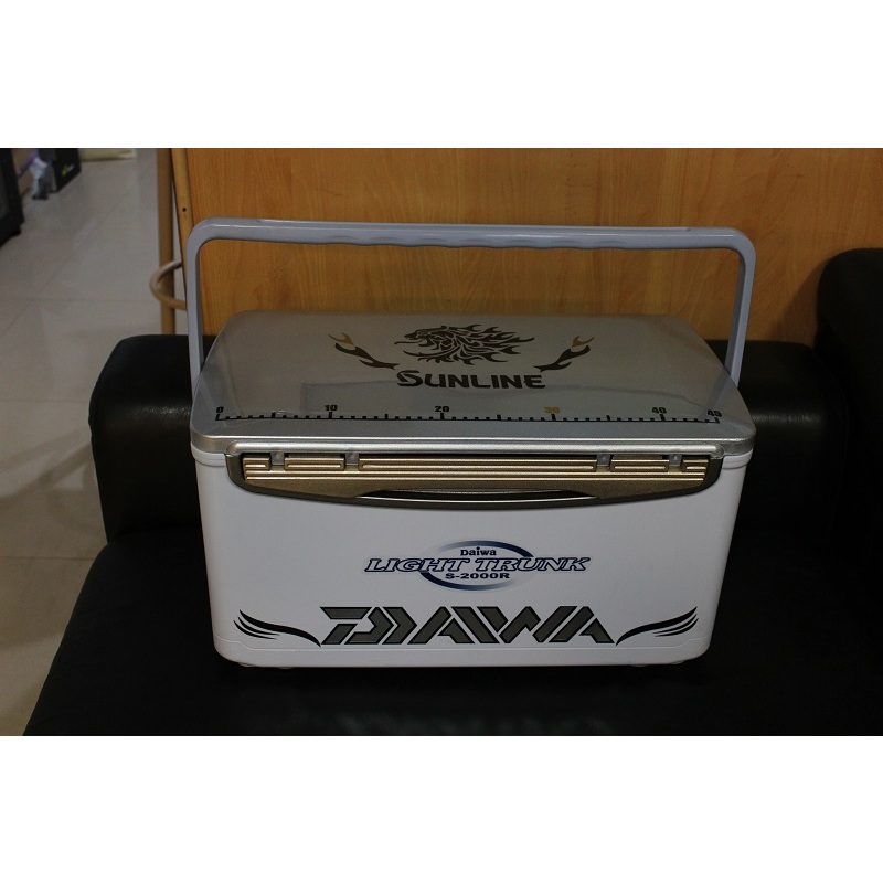 很新的 DAIWA LIGHT TRUNK S-2000R 20公升 釣魚冰箱