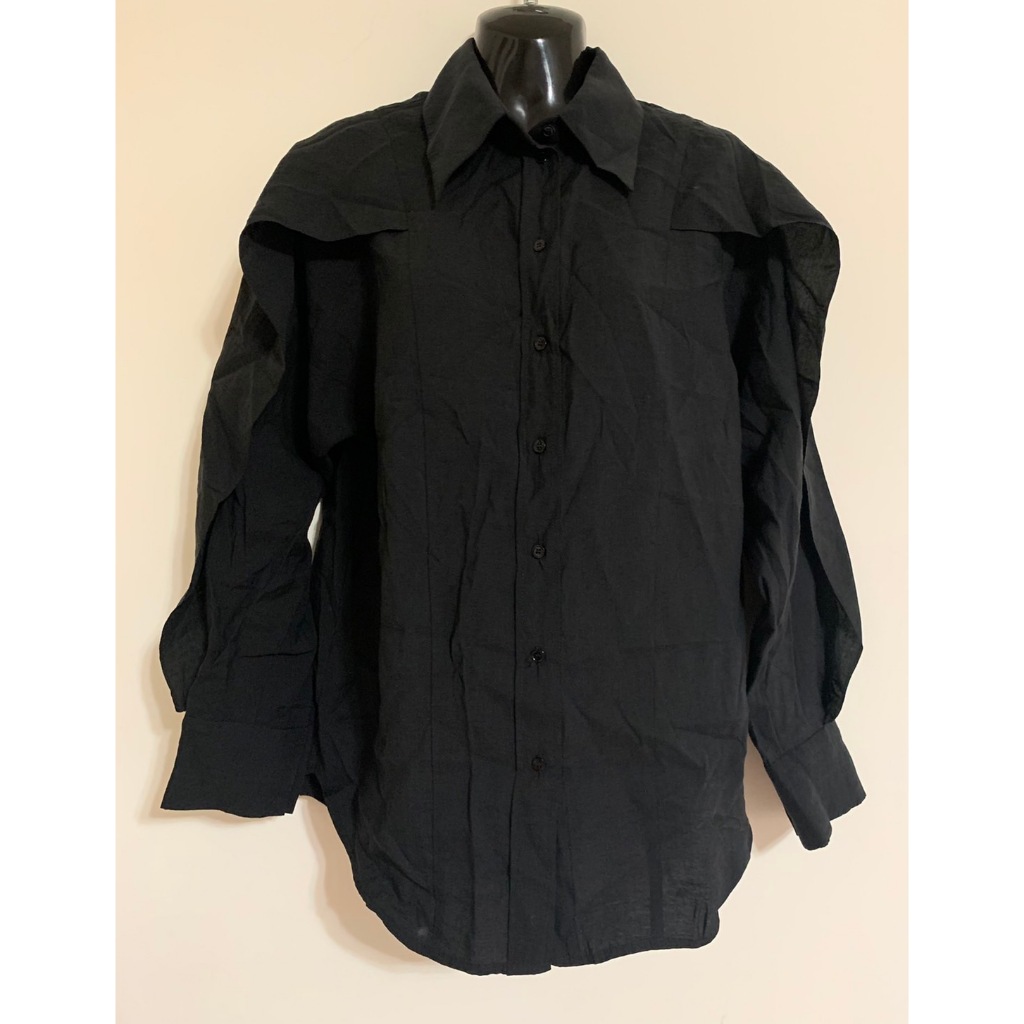 法國品牌 sandro PARIS 二手 黑色 風衣造型袖 長袖口 貝殼扣 弧形下襬 長袖 襯衫 1號