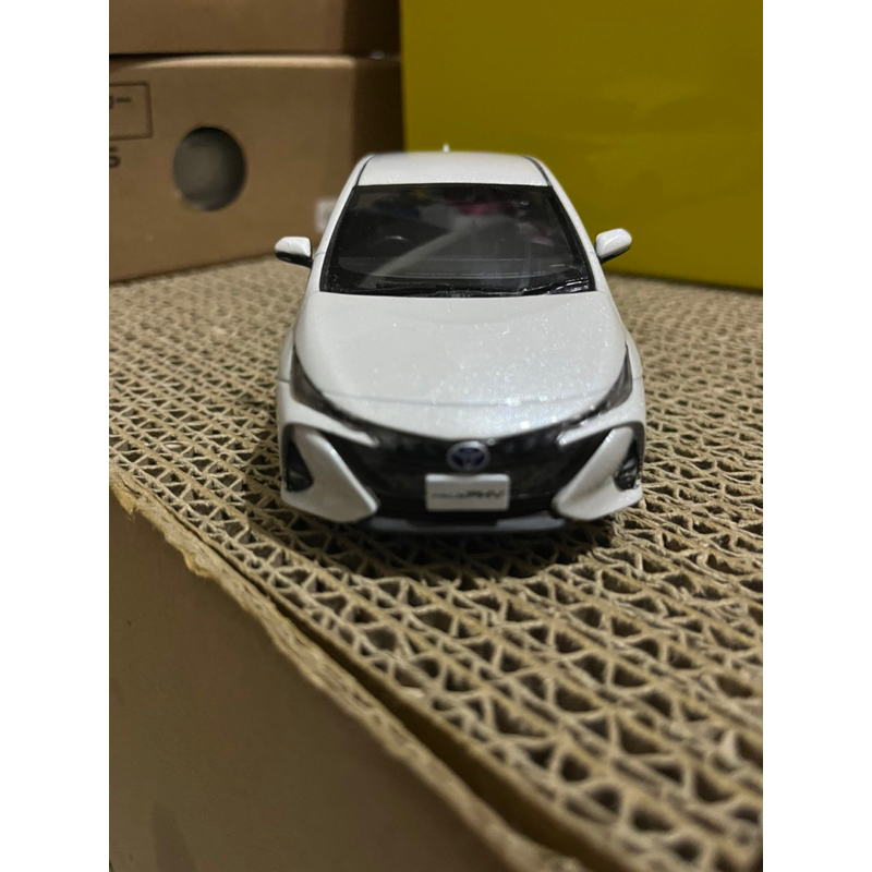 Toyota Prius phv 白色 1/30 日規原廠模型車