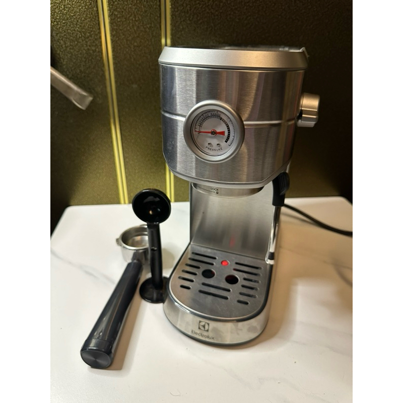 二手 只用3次 Electrolux 伊萊克斯 極致美味500 半自動義式咖啡機 (不鏽鋼按鍵式) E5EC1-31ST
