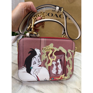 現貨 Coach Disney X Coach Box 斜背包搭配 Cruella 圖案 CC377 紅蘋果多色