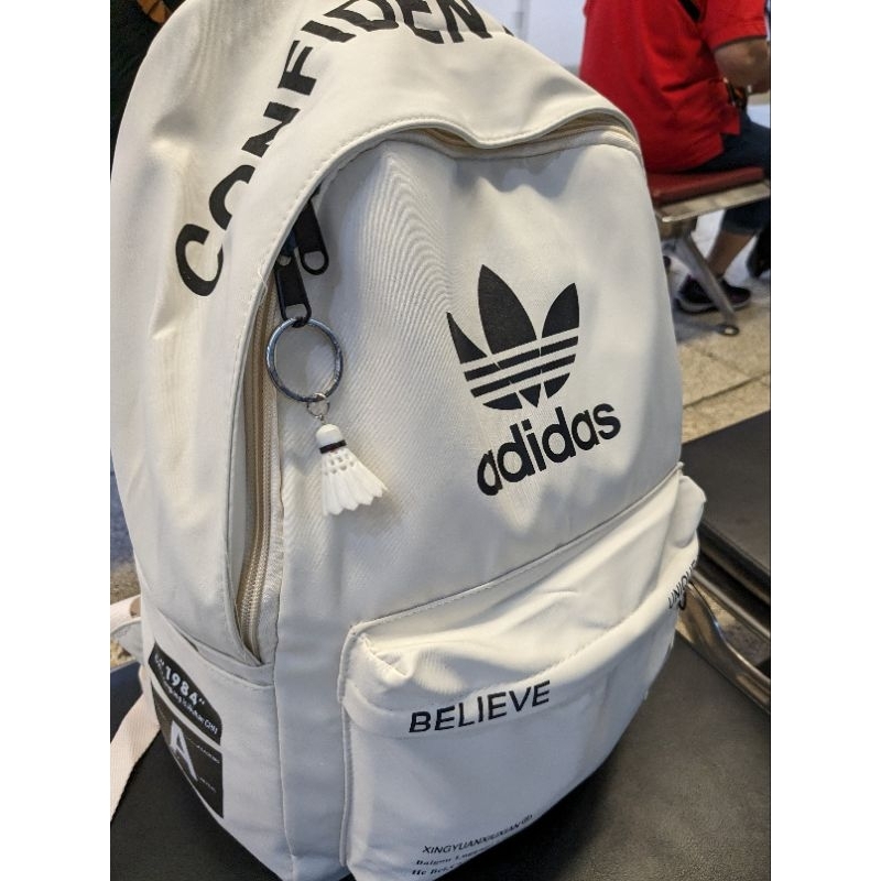 adidas 後背包 白色 學生包包 大容量 ［二手包包］中性風 中性包包 米色 三葉草 多拉鍊 運動包包