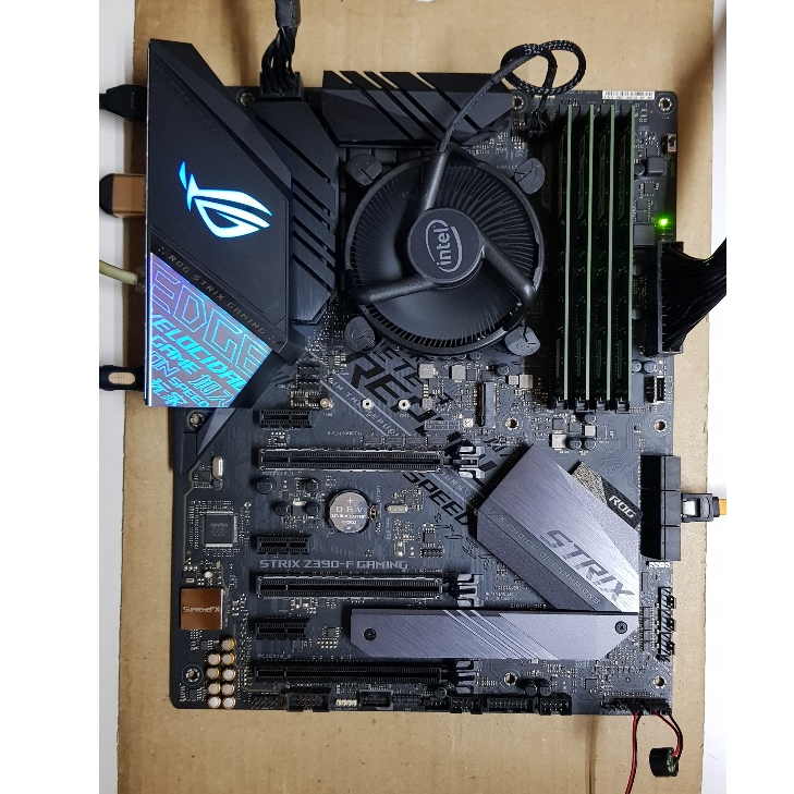 華碩 ROG Strix Z390-F GAMING 主機板 1151腳位 有綁WINDOWS專業版數位授權 Z390